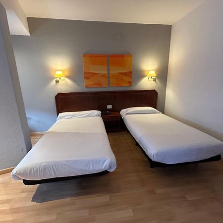 Hotel Unzaga Plaza Эйбар Экстерьер фото