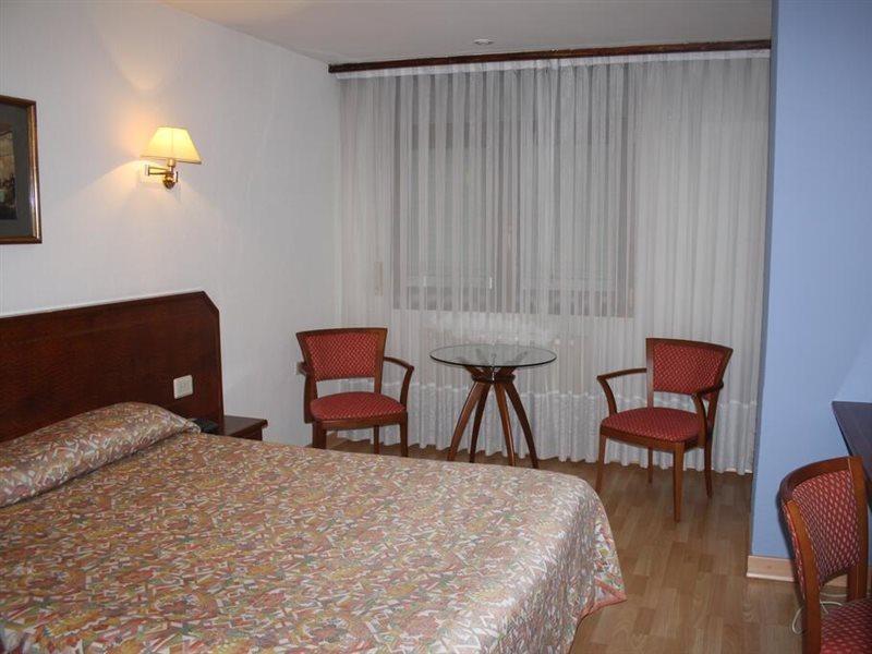 Hotel Unzaga Plaza Эйбар Экстерьер фото