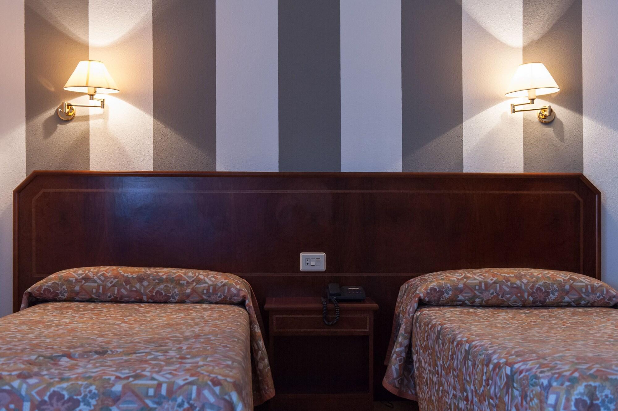 Hotel Unzaga Plaza Эйбар Экстерьер фото