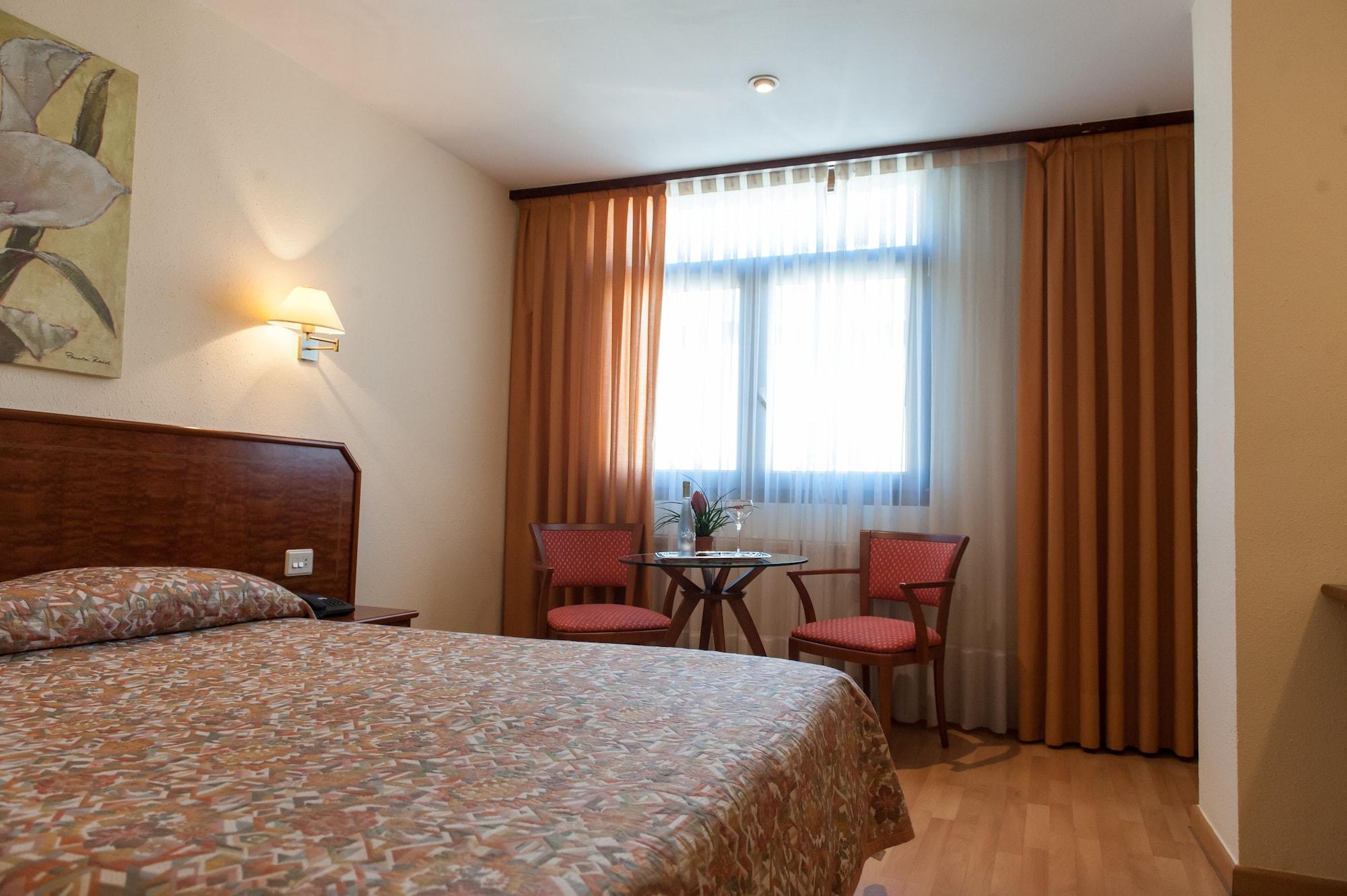Hotel Unzaga Plaza Эйбар Экстерьер фото