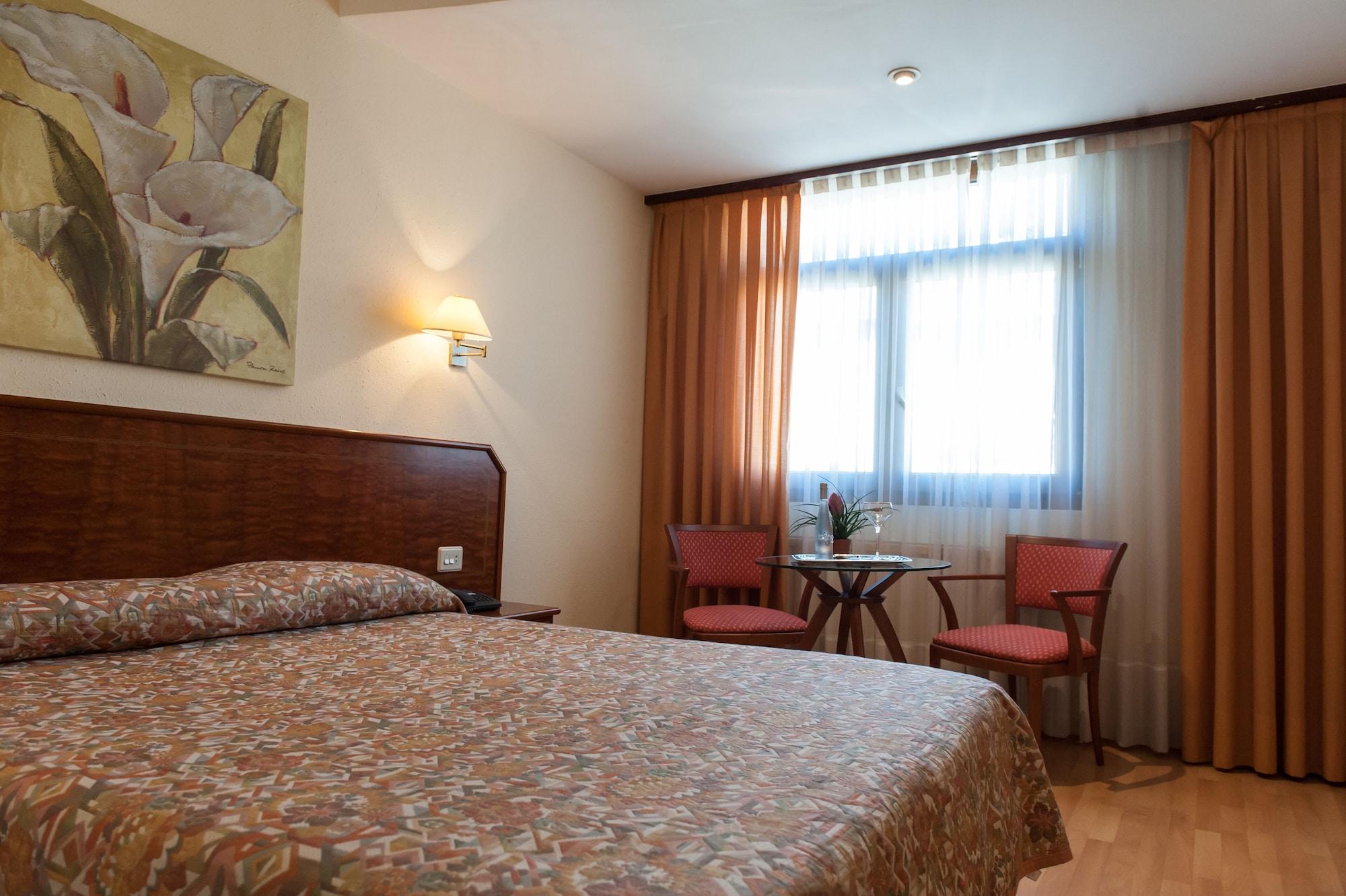 Hotel Unzaga Plaza Эйбар Экстерьер фото