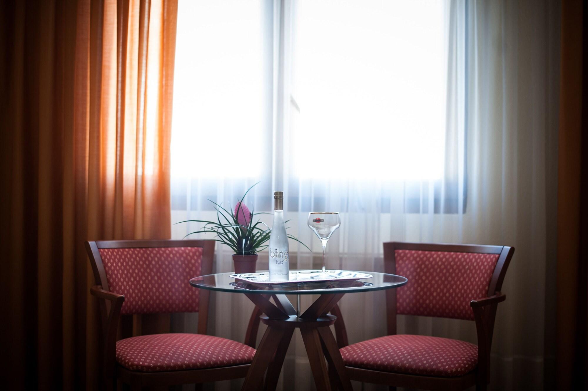 Hotel Unzaga Plaza Эйбар Экстерьер фото