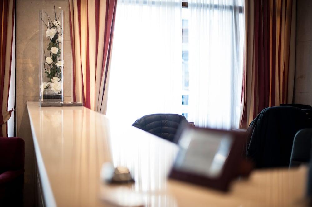 Hotel Unzaga Plaza Эйбар Экстерьер фото