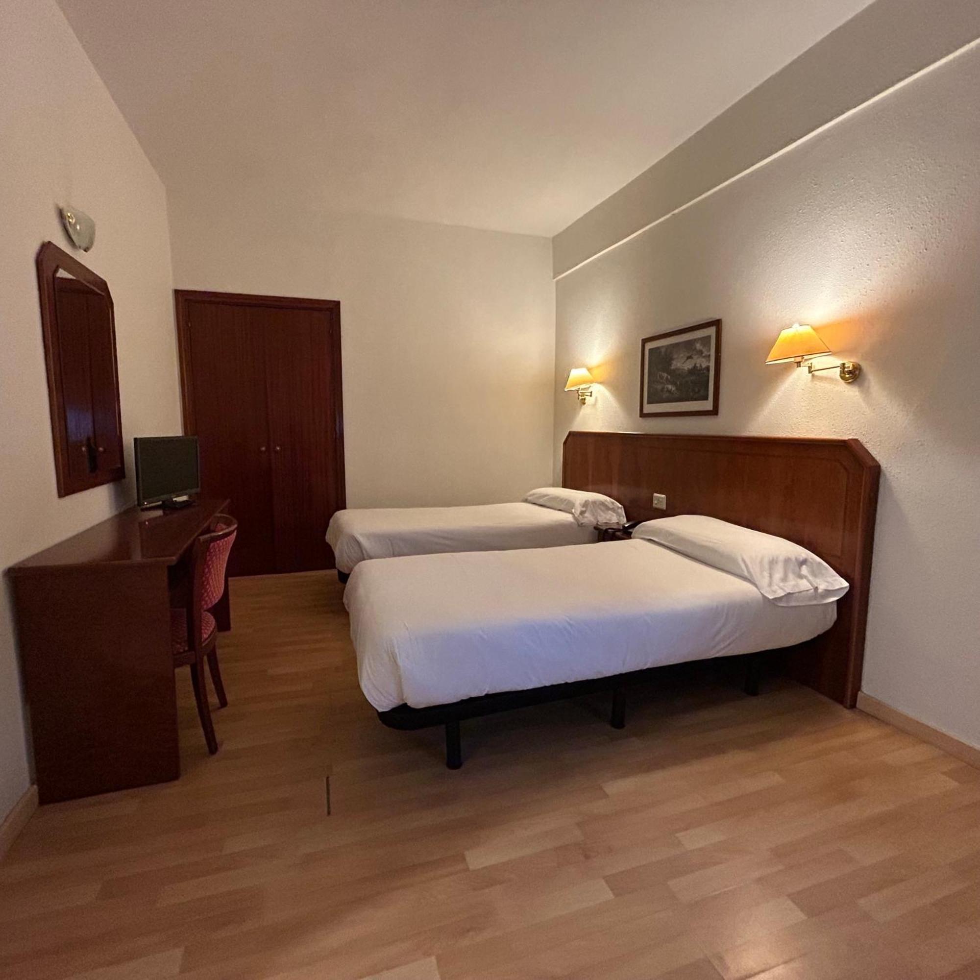 Hotel Unzaga Plaza Эйбар Экстерьер фото