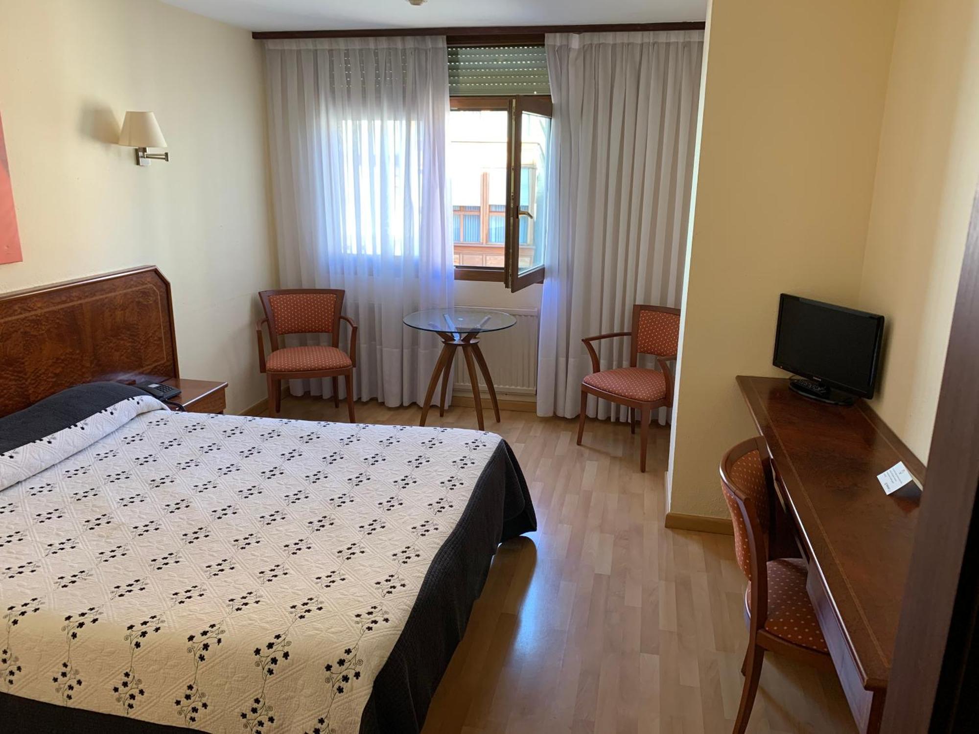 Hotel Unzaga Plaza Эйбар Экстерьер фото