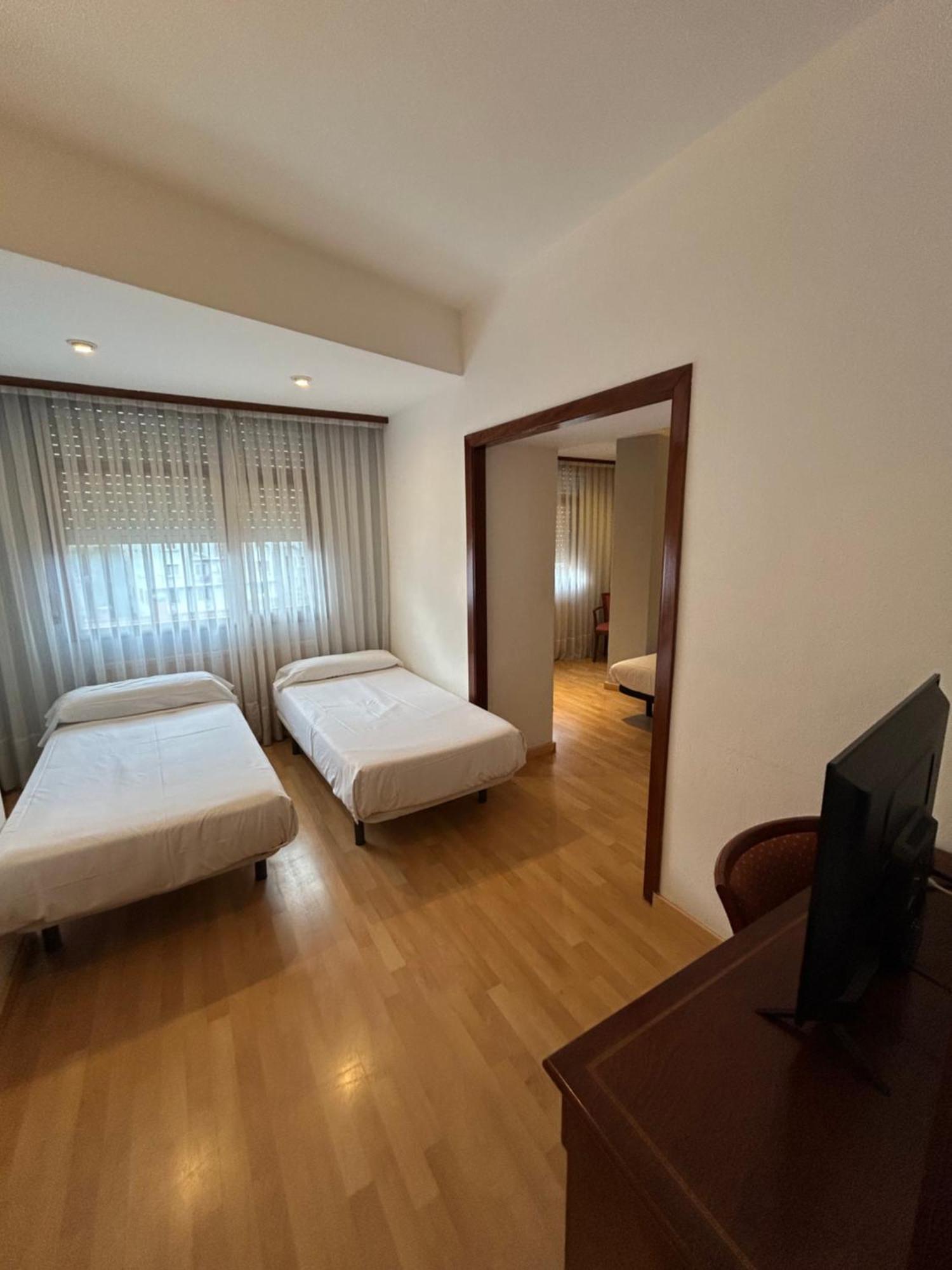 Hotel Unzaga Plaza Эйбар Экстерьер фото