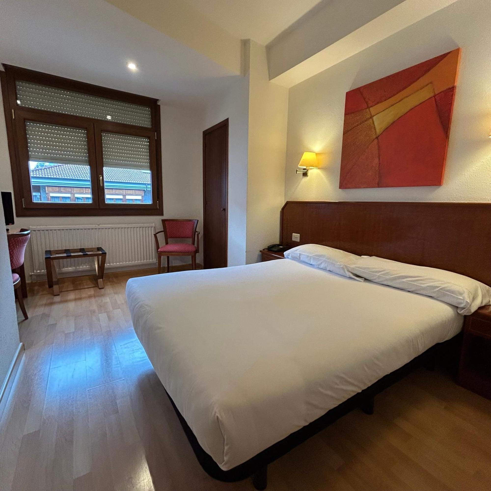 Hotel Unzaga Plaza Эйбар Экстерьер фото