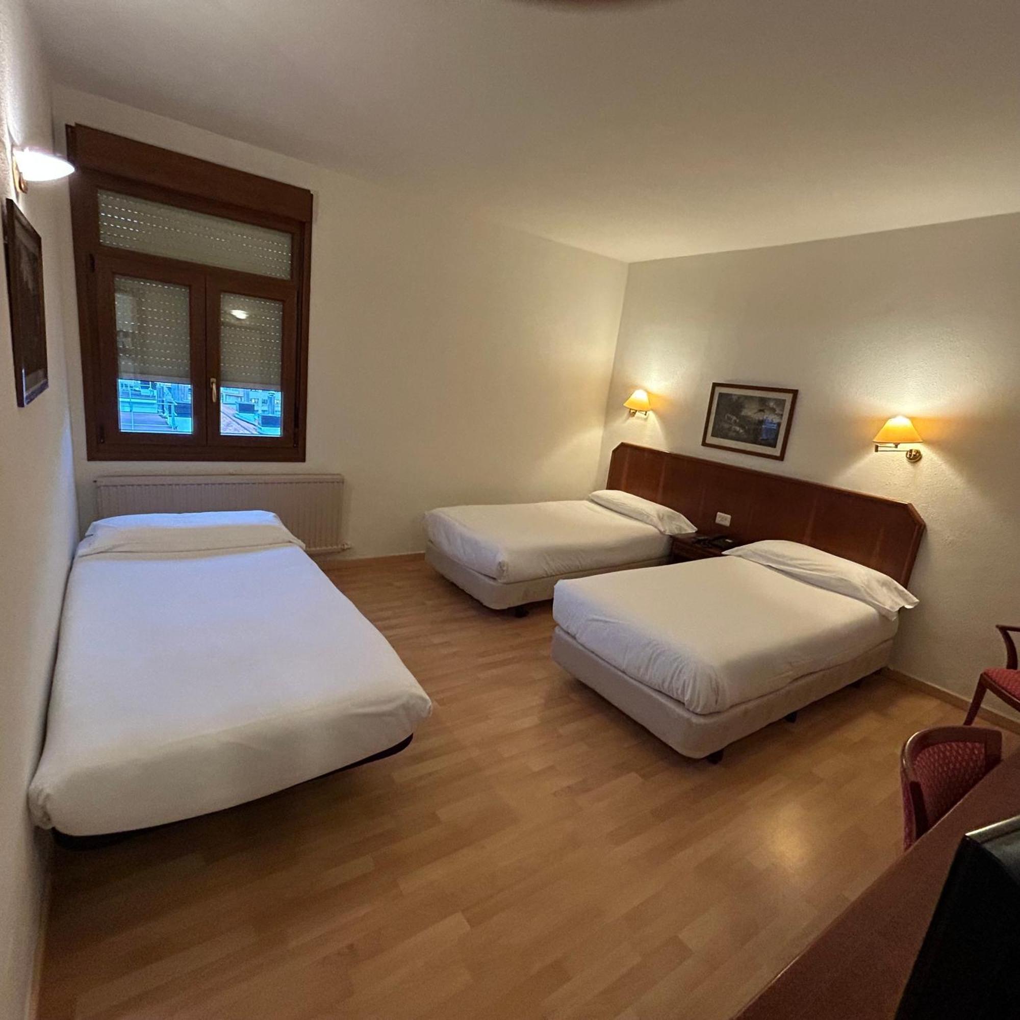 Hotel Unzaga Plaza Эйбар Экстерьер фото