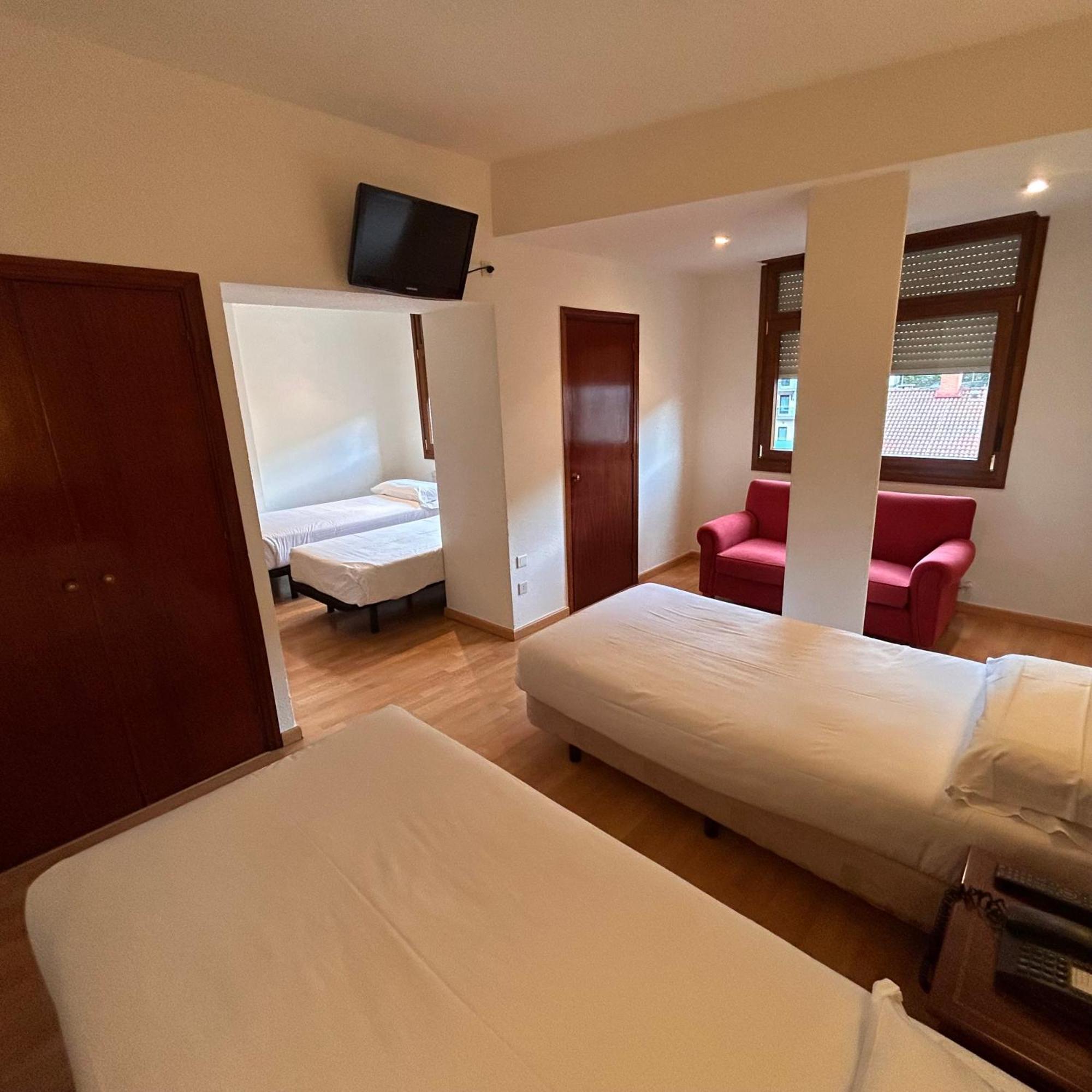 Hotel Unzaga Plaza Эйбар Экстерьер фото