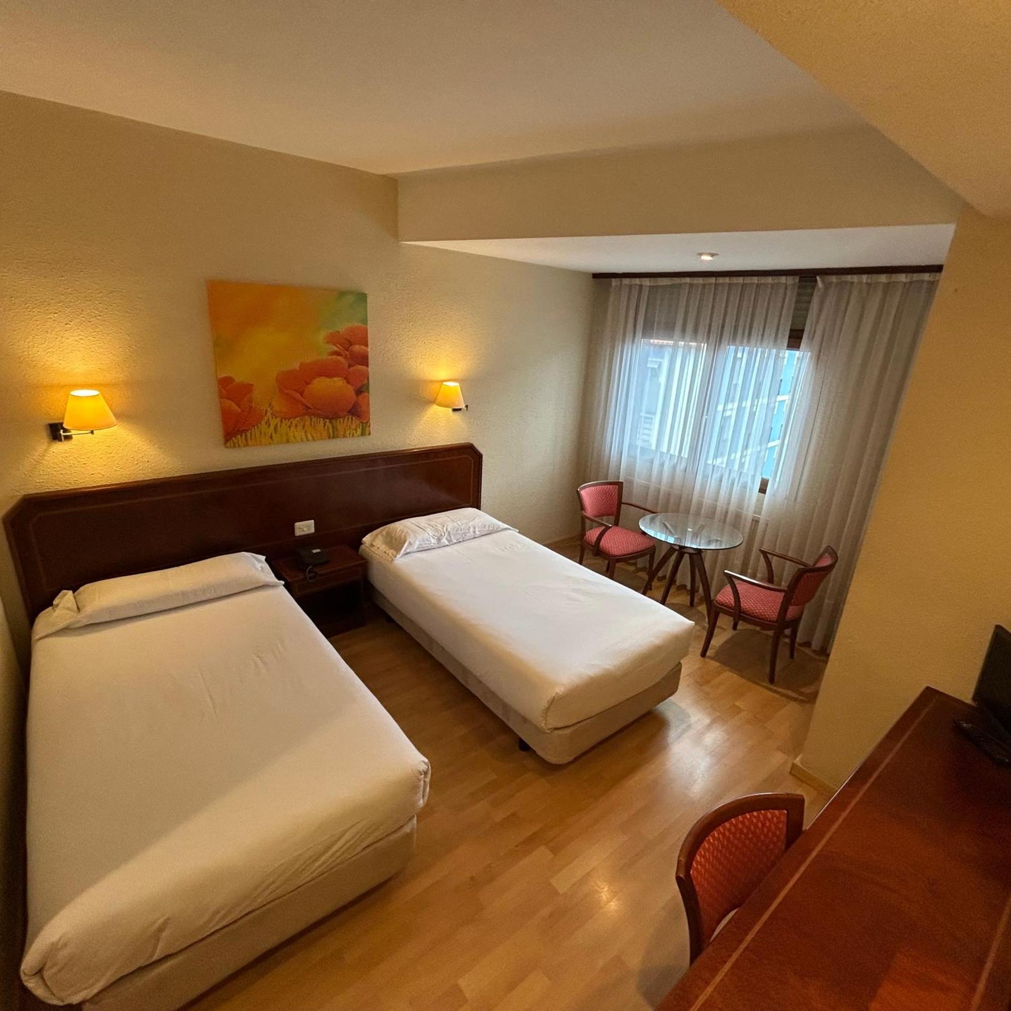 Hotel Unzaga Plaza Эйбар Экстерьер фото