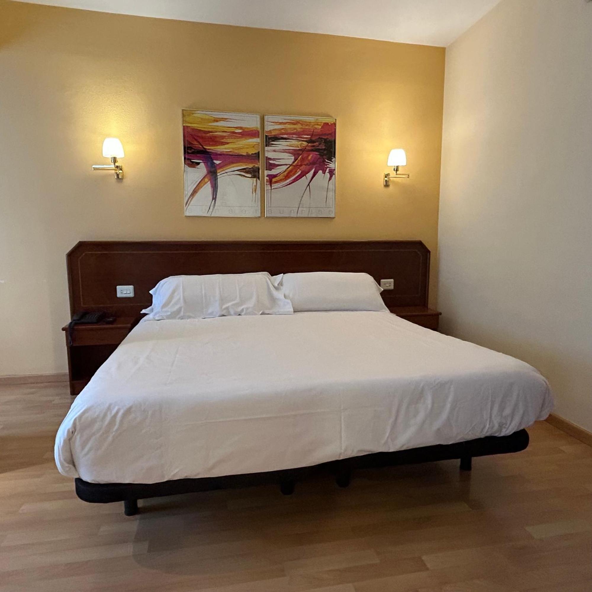 Hotel Unzaga Plaza Эйбар Экстерьер фото