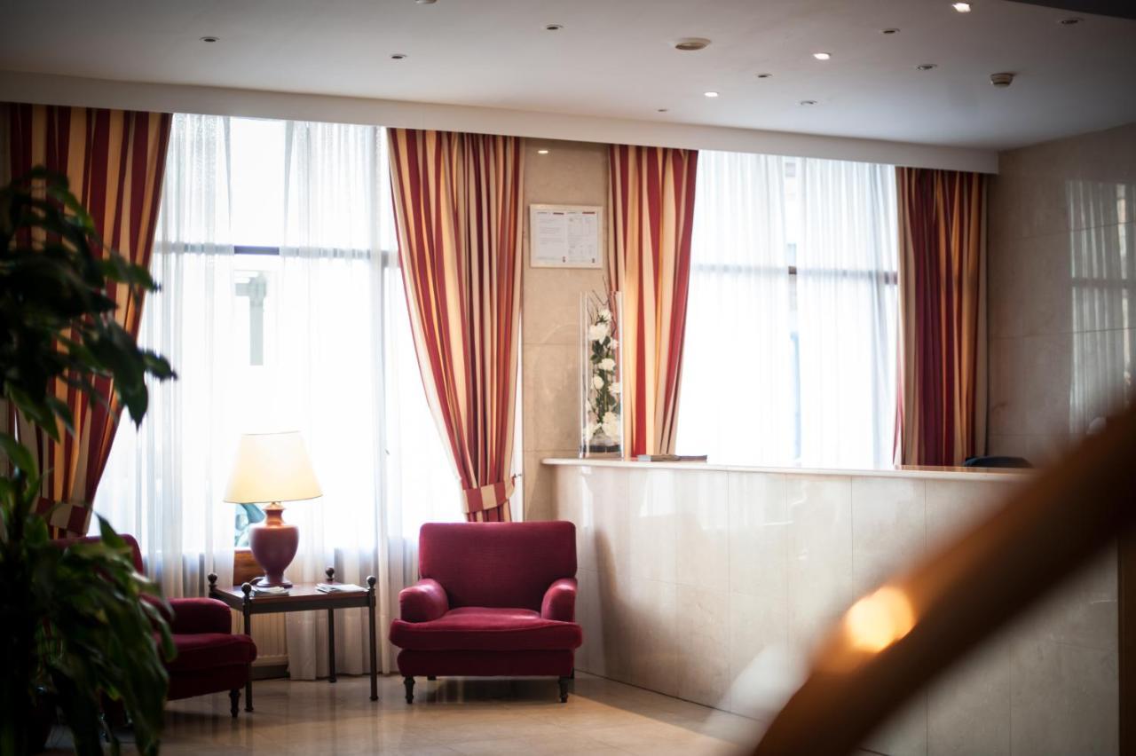Hotel Unzaga Plaza Эйбар Экстерьер фото