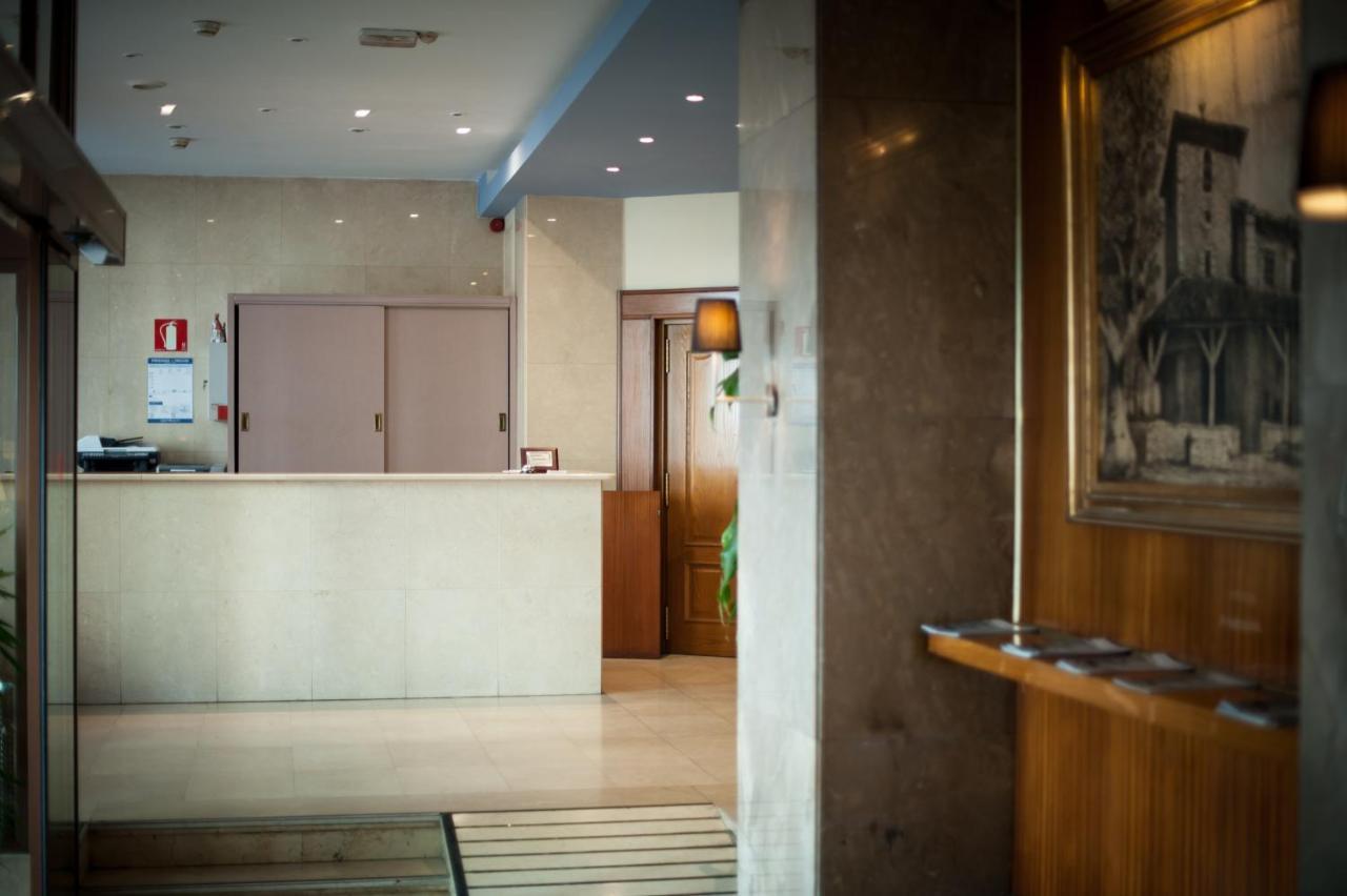 Hotel Unzaga Plaza Эйбар Экстерьер фото